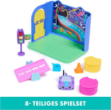 Gabby's Dollhouse Deluxe-rum, Purr-Ific-lekrum, lekrum med Carlita-leksaksbil, 2 möbler och 2 överraskningslådor med tillbehör, lämplig för åldrarna 3+ Naty Shop Dollhouses