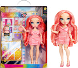 Rainbow High Fashion Doll - Pinkly Paige - Rosa modedocka i en modeoutfit - med glasögon och över 10 färgglada lektillbehör - Idealisk för 4-12 åringar och samlare