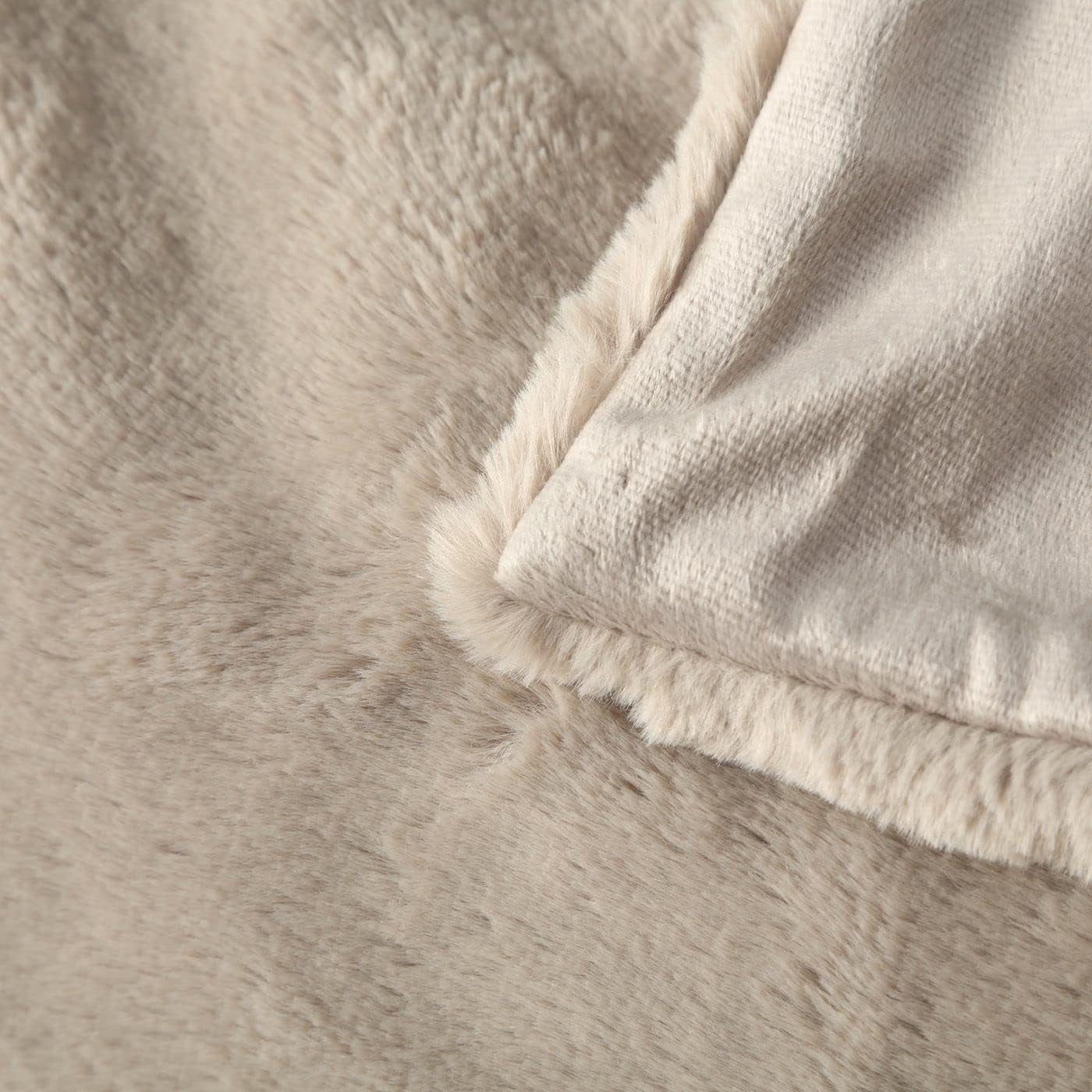 Boltze Storan filt (storlek 150X200 cm, beige färg, bekväm polyesterfilt, perfekt för kalla vinterkvällar, pälslook) 1015378 BOLTZE sängar och filtar