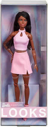 Barbie Looks docka, samlarfigur nr. 21 med flätat svart hår och modernt Y2K-mode, rosa grimstopp och kjol i konstläder med stövlar, HRM13 Naty Shop Dolls Standardtitel