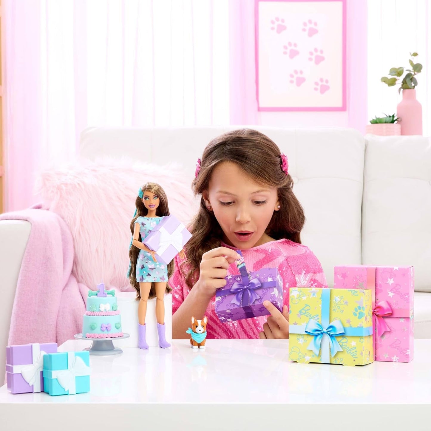 Barbie-festdocka oförpackad och tillbehör Födelsedagshusdjursserie 10 stjärnset för överraskningsfest inklusive färgskiftande effekt & tårtdekorationer JFG72