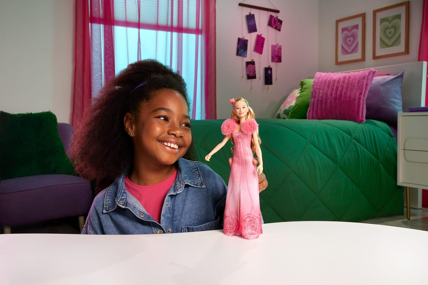 Mattel Singing Glinda Fashion Doll från Wicked och accessoarer, möbler och filminspirerad look och avtagbar outfit, sjunger "Hotly Loved", JLG49, Pink Naty Shop Dolls