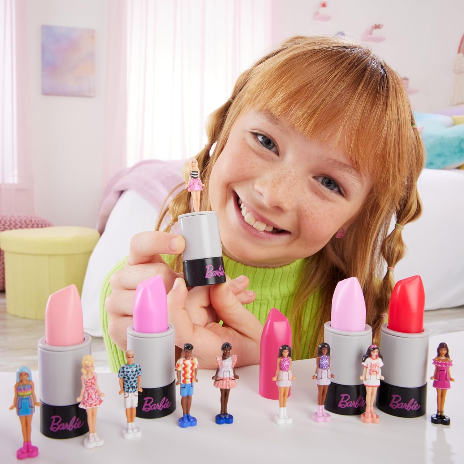 Barbie Mini Barbieland Set med 5 Fashionistas dockor, ca. 3,8 cm höjda minidockor i läppstiftsärmar Surprise Collection Set (stilar kan variera), JBD26 Naty Shop Dolls