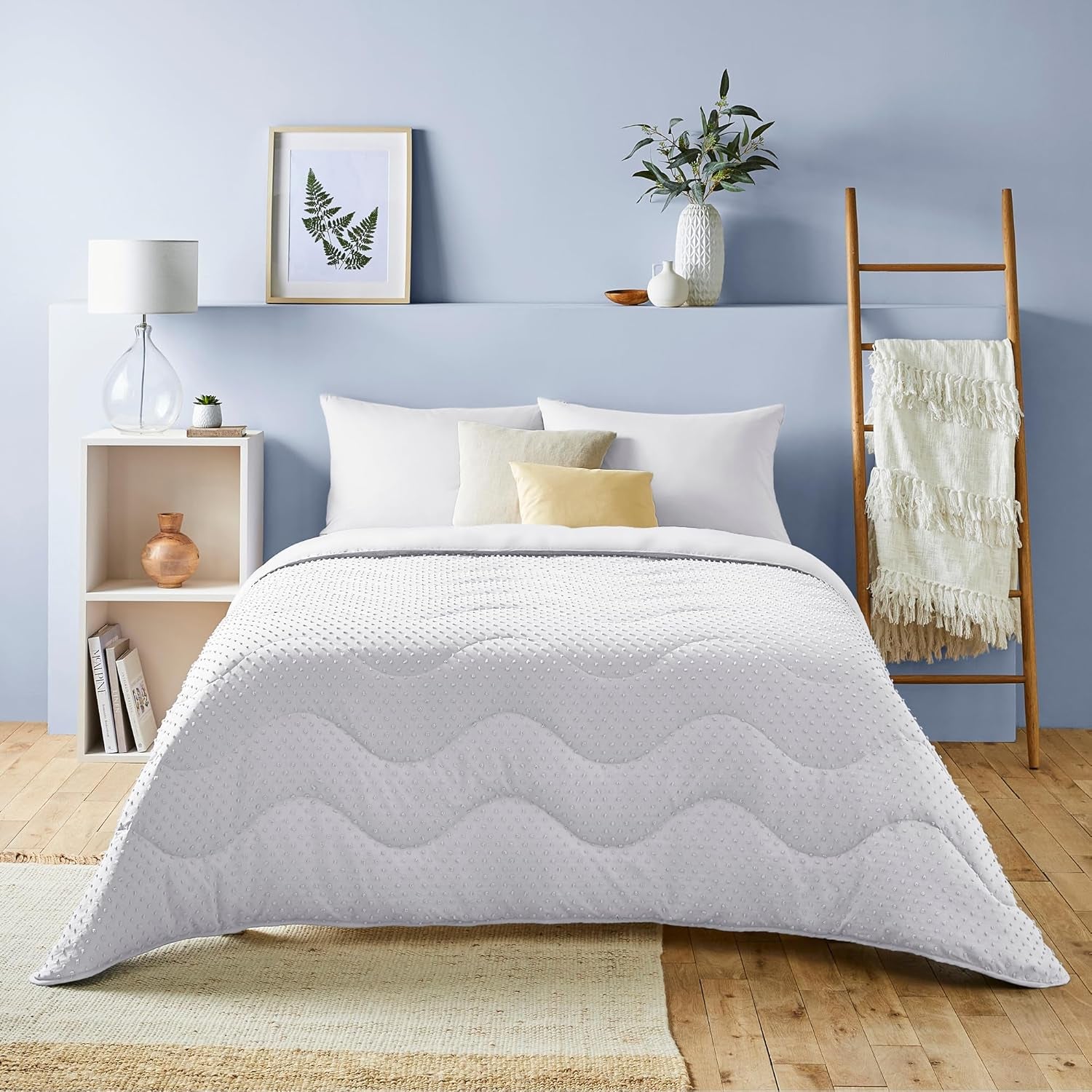 Night Lark Täcken utan överdrag, 4,5 Tog, King Size, Tufted Dot Collection, Lyxiga sängkläder, Allergivänligt, Maskintvättbar, Varma Sand Täcken & Täcken Naty Shop Vit Dubbelsäng