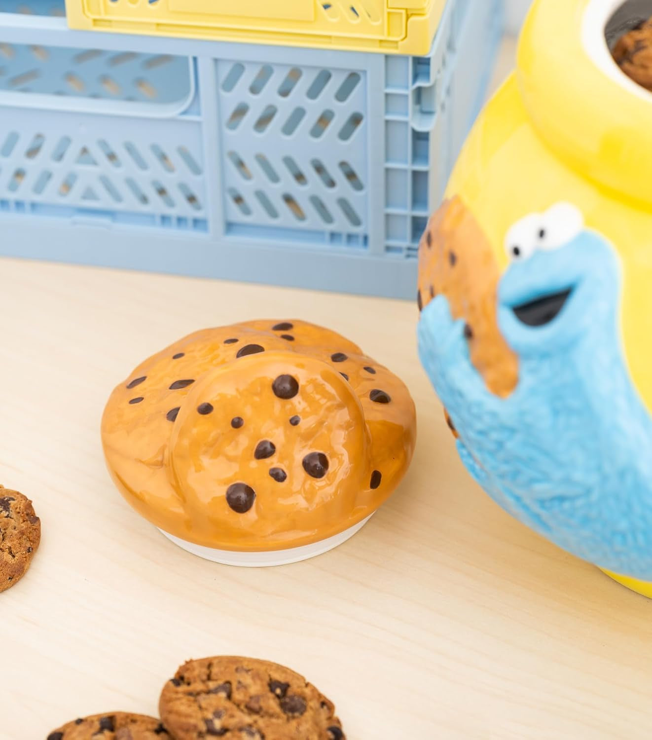 Grupo Erik Keramisk kakburk Sesame Street Cookie Monster - Kakburk med lock Stor 21,0 x 27,0 x 22,0 cm Förvaringsburk med lock Officiell Sesame Street-varor Matförvaringslådor Naty Shop