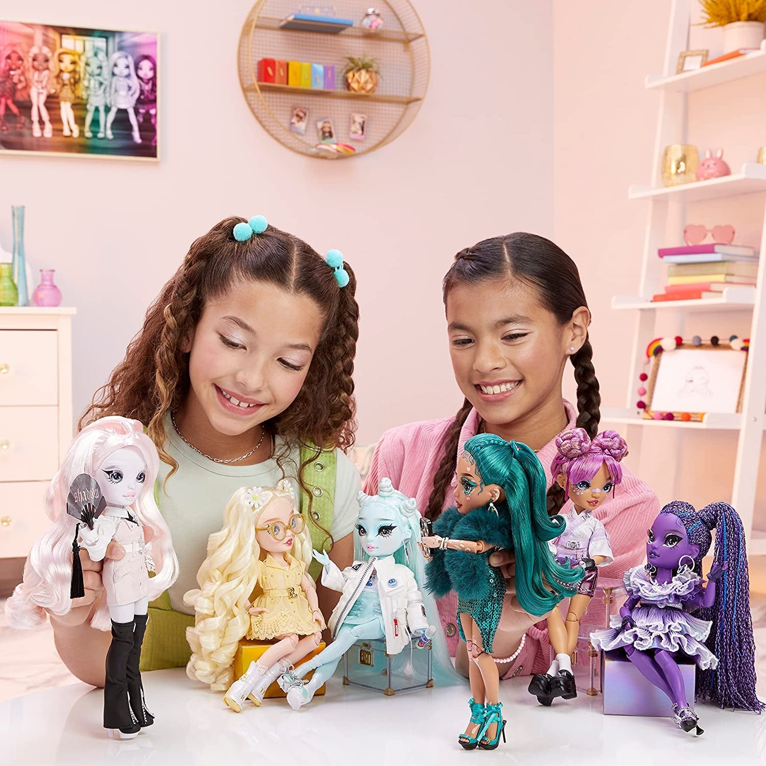 Rainbow High Shadow High - REXX McQueen - Moderiktig svart docka med moderiktig outfit och över 10 färgglada lektillbehör - Idealisk för samlare och barn i åldrarna 4-12 år
