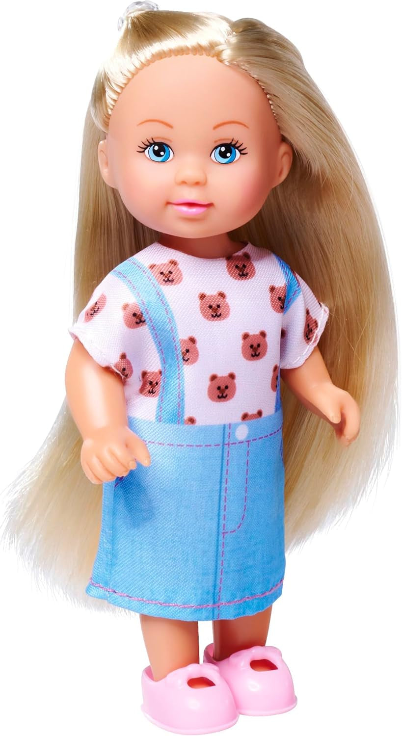 Simba Evi Love Fashion Doll bär en söt jeansklänning, inklusive två andra outfits med bedårande tryck och sneakers, 12 cm, åldrar 3+