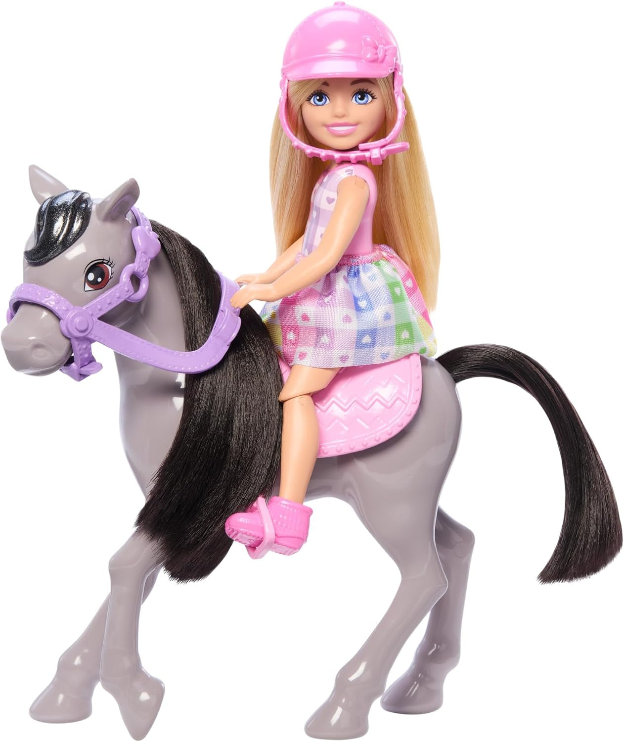 Chelsea and Ponies Barbie Doll - Spänn upp för lek och ridning säkert, rosa sadel och steg, inkluderar hjälm och söt rutig klänning, från 3 år och uppåt, HTK29