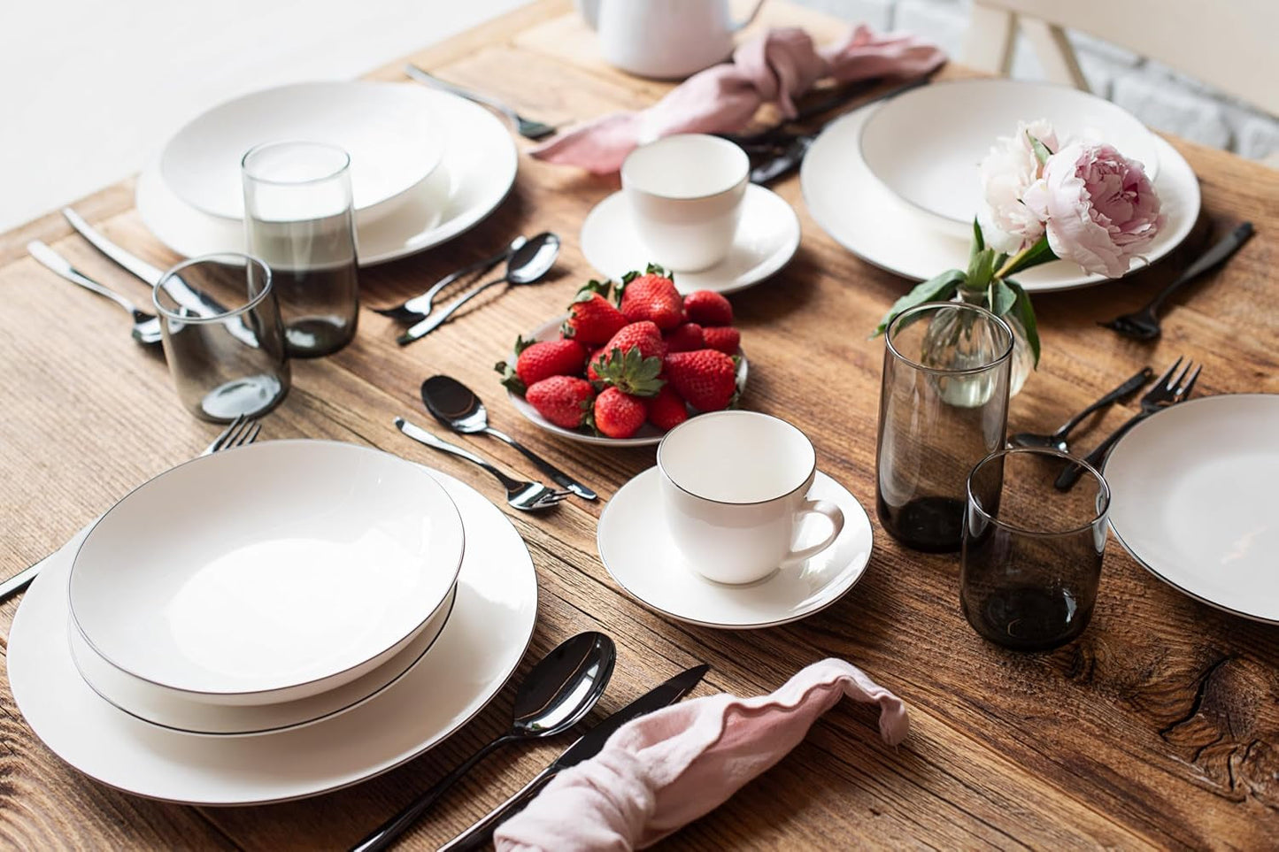 MÄSER Felise-serien, elegant kaffeservering för 6, tidlös, svart kant, porslin, vit