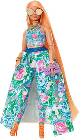 Barbie extra snygg, kurvigt långt jordgubbsblont hår, tvådelad kostym, blå katt, rosa väska, ananassolglasögon inklusive docka, lämplig som present, Hhn14 Naty Shop Dolls