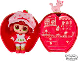 LOL Överraskning! Älskar Strawberry Shortcake Tots - Samlardoftande dockor med 7 överraskningar, husdjur, mode, skor, hatt, lekset med Strawberry Shortcake Convertible House, 4+