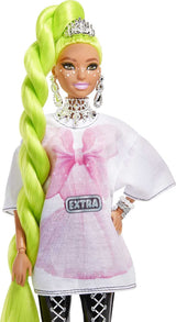 Barbie HDJ44 - Extra #11 docka i överdimensionerad T-shirt och leggings med papegoja, extra långt neongrönt hår och tillbehör, flexibla leder, presentleksak för åldrarna 3+ Naty Shop Dolls