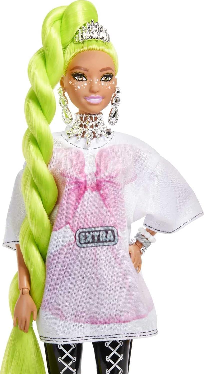 Barbie HDJ44 - Extra Puppe #11 i övergrön T-shirt & Leggings med Haustier Papagei, extra långa neongröna Haar & Tillbehör, Flexible Gelenke, Spielzeug Geschenk für Kinder ab 3 Jahren