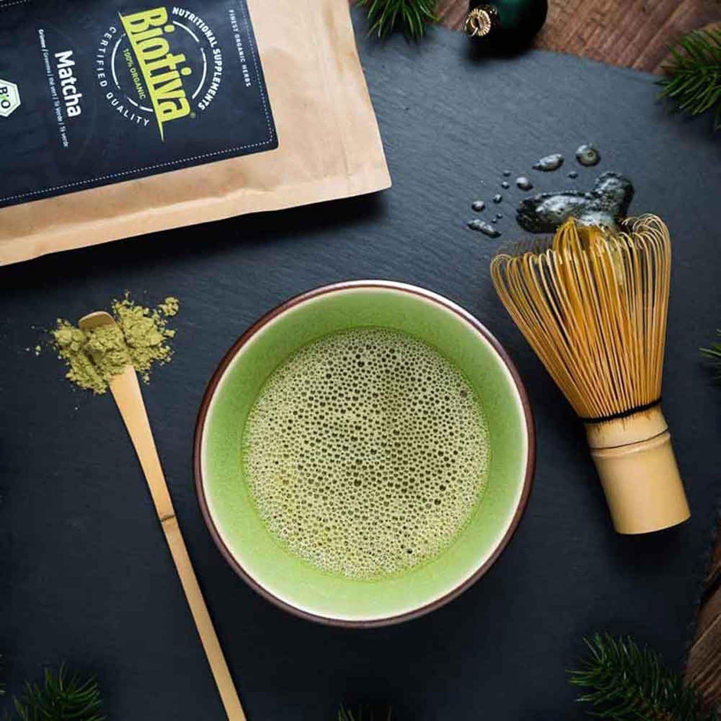 Ekologiskt Matcha-te 100g - Original Matcha-pulver - Tea Latte Smoothies - Ekologisk Matcha av högsta kvalitet från Japan - Buteljerat och kontrollerat i Tyskland - Biotiva