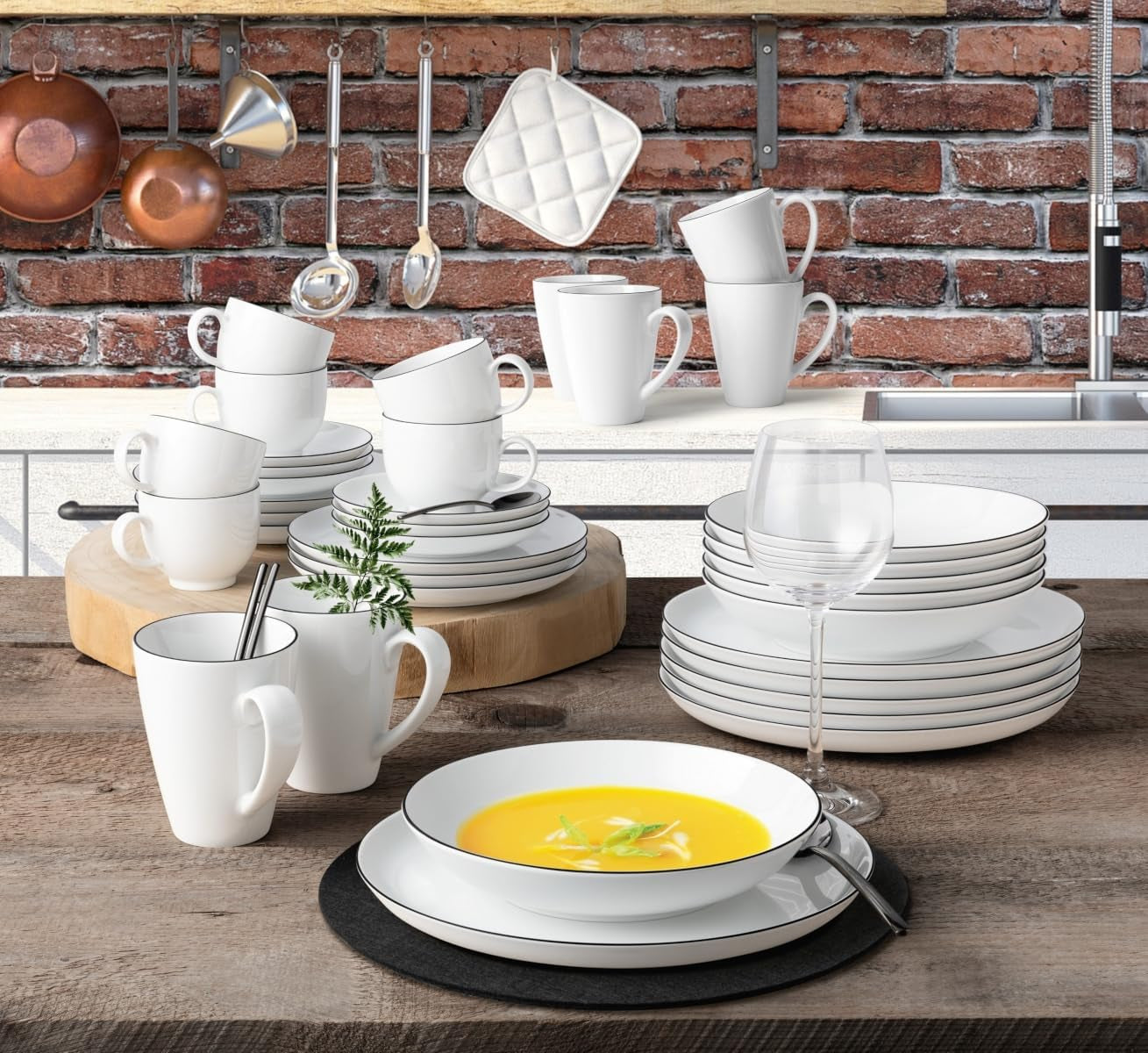 Seltmann Weiden servisset 001.737148 Lido - 6 mattallrikar + 6 bakgrundstallrikar - 12 delar - Black Line