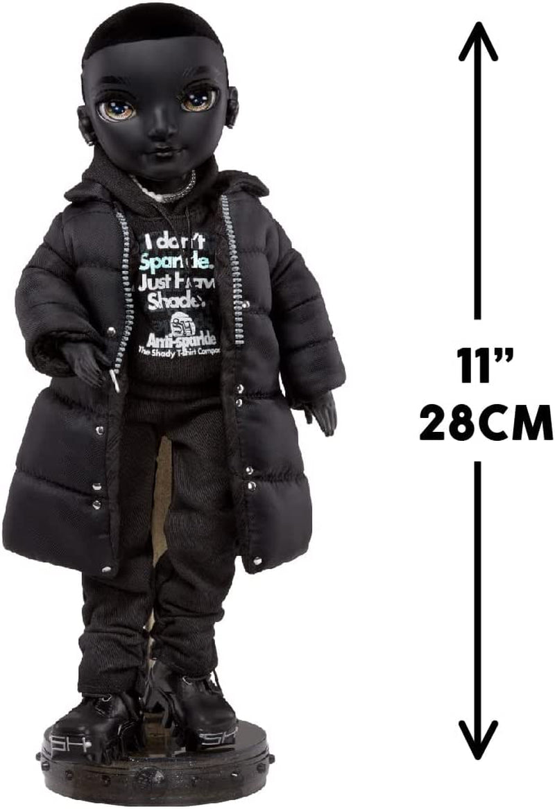 Rainbow High Shadow High - REXX McQueen - Moderiktig svart docka med moderiktig outfit och över 10 färgglada lektillbehör - Idealisk för samlare och barn i åldrarna 4-12 år
