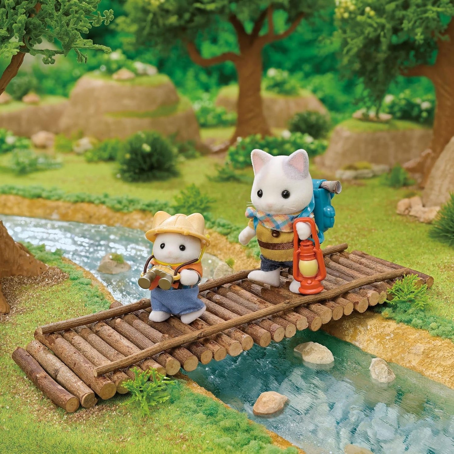 Sylvanian Families - 5763 Adventure Explorer-set med två figurer, pappa och mjölkkattunge, djurfigur, detaljerad leksak för barn från 3 år och uppåt