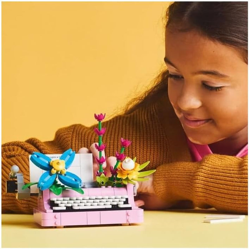LEGO Creator 3In1 skrivmaskin med blommor - konvertibel leksak till en Keytar-modell eller till en blomkruka med anteckningsbok och penna - byggset - present till flickor och pojkar från 8 år 31169 Byggset Besuche den LEGO-Store