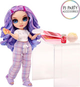 Rainbow High Junior High PJ Party Doll - Violett - 22 cm med mjuk jumpsuit, tofflor och lektillbehör - Barnleksak - Perfekt för 4-12 år