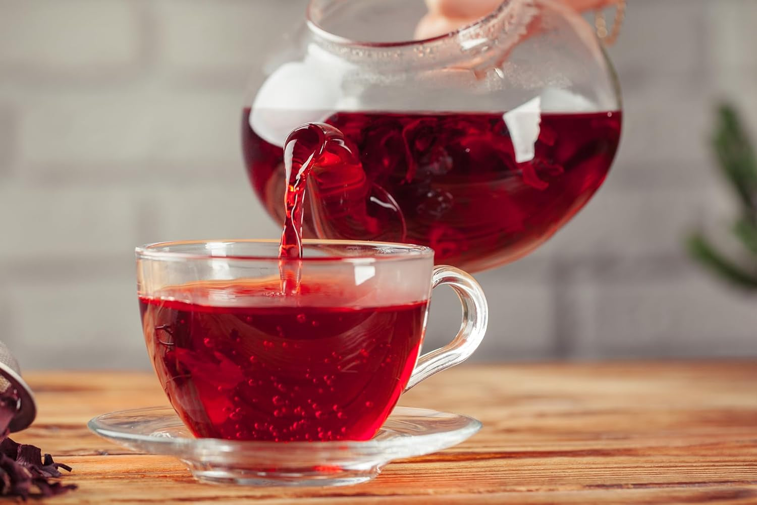 Babcia Jagoda - Fruktte "Fruchtige Verführung" - 20 tepåsar - Med hibiskus, äpple, aronia, björnbär, nypon, apelsinskal - Intensiv fruktsmak, koffeinfri, vegansk, naturlig, Cay - 40G