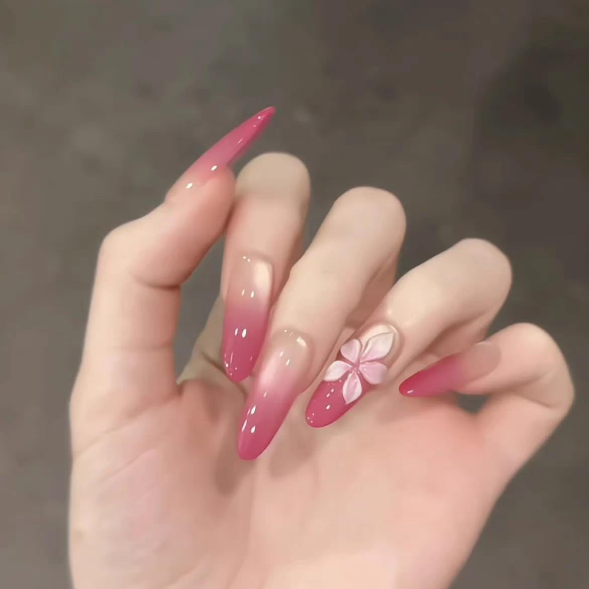 Mouyouglow Långa naglar Stiletto Milky White Gradient Rosa Glitter Coola falska naglar med lim Rosa Ombre Glitter konstgjorda naglar