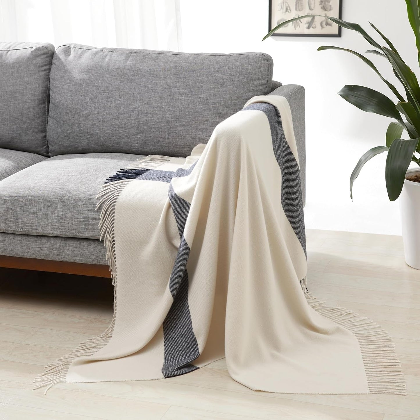 Amazon Basics Sängfilt, lätt, återvunnen polyester, Rumsinredning Mysig filt, 127 X 152 Cm, elfenbensvit med blåruta Sängar och filtar Besuche den Amazon Basics-Store Elfenbensvit med blårutigt mönster