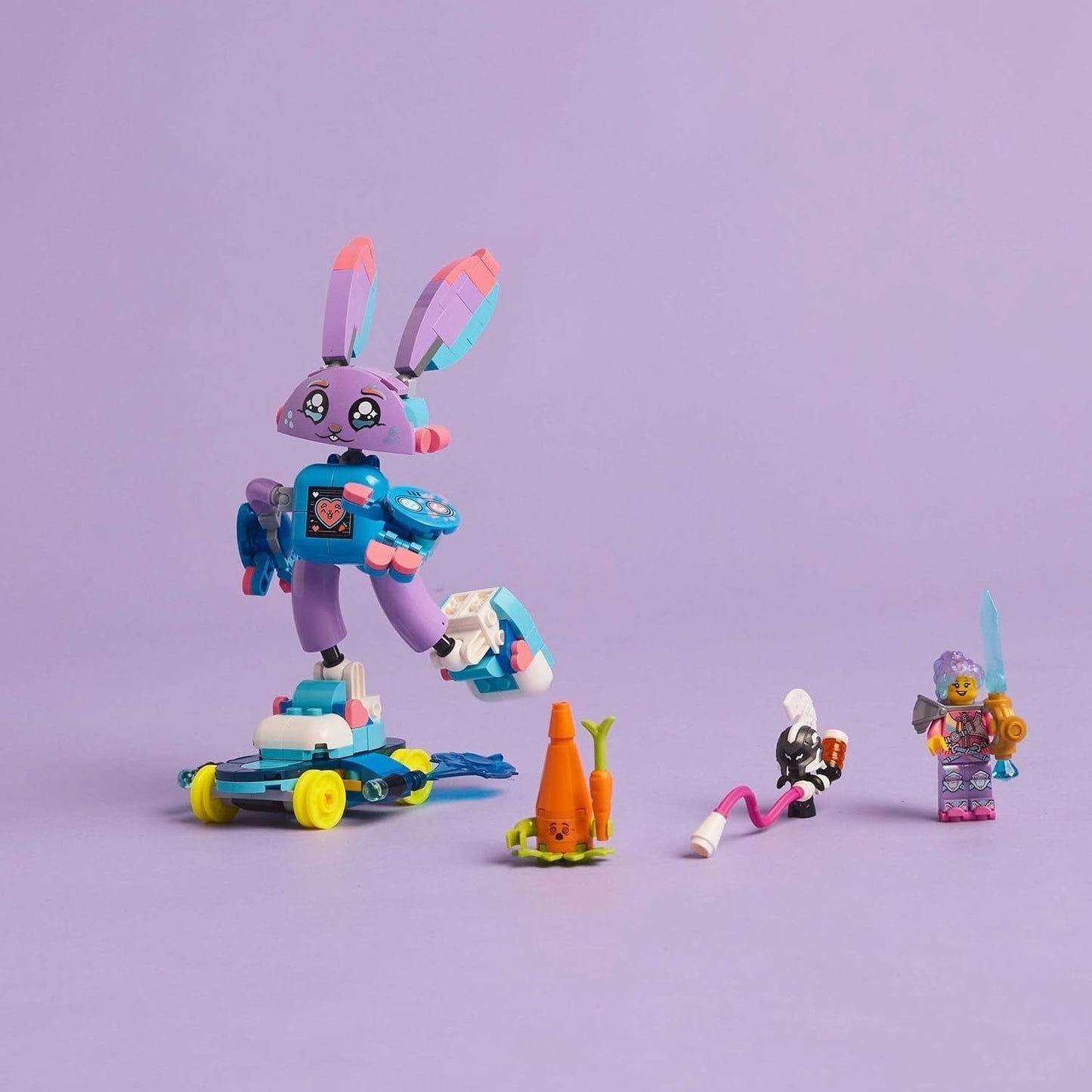 LEGO Dreamzzz Izzie och Bunchurro Spelkaninen, leksak för barn 7+, 2-i-1 lekset med Hero Minifigure och Cyberling för en fantasifull lekupplevelse 71490 Byggset Besuche den LEGO-Store