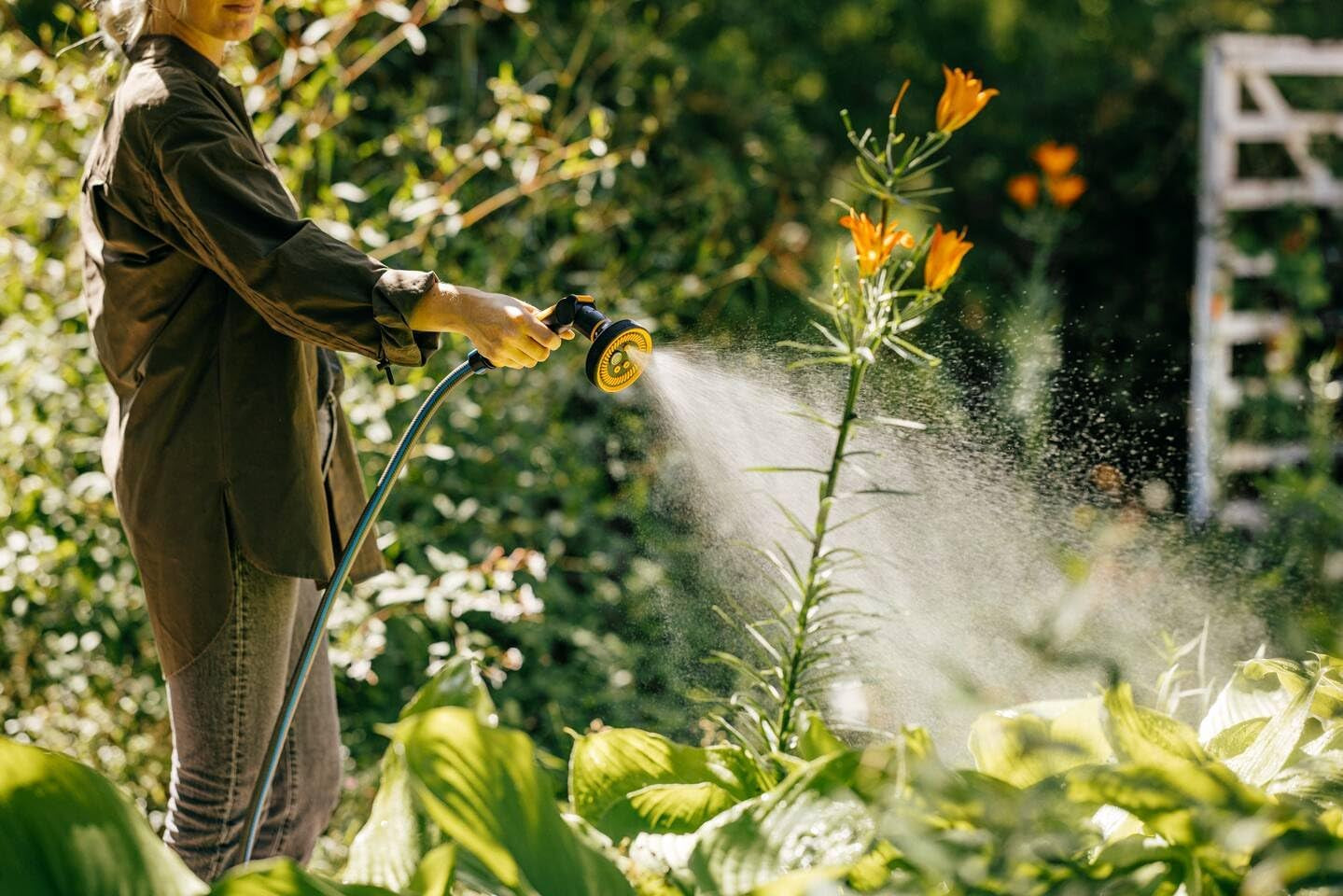 Fiskars ML Trädgårdsslang X-serien Handbevattningsvattenslang 13mm (1/2"), Längd: 25m, Universalanslutning, UV-skydd, Frostskydd, Vridsäker, Blå, 1076045