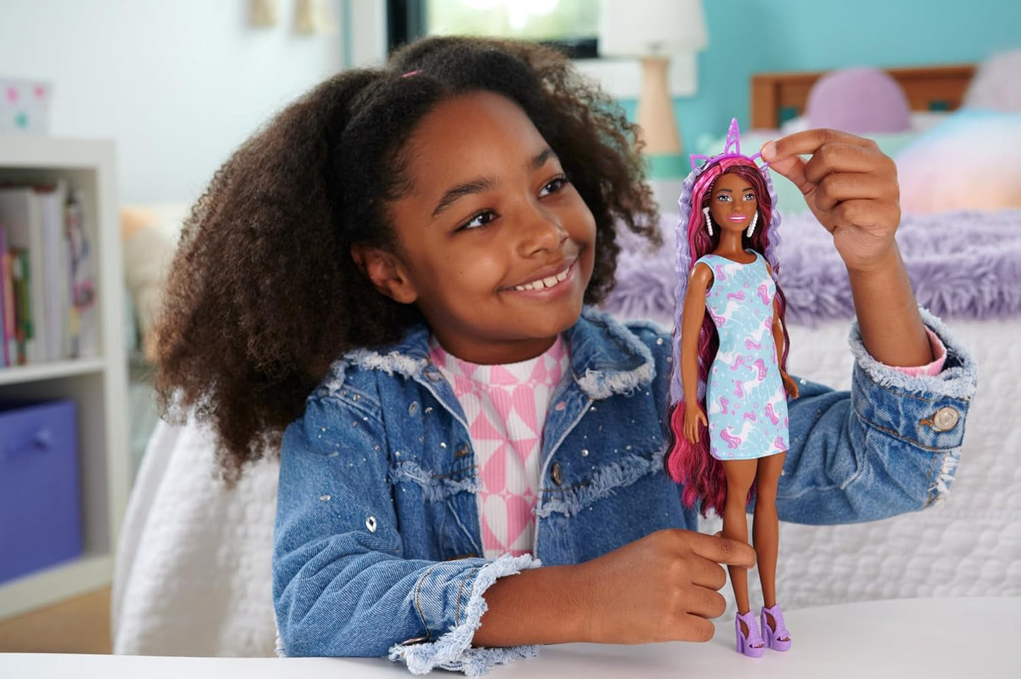 Barbie Doll Roligt Snyggt hår med extra långt färgglatt svart hår och gnistrande rosa klänning 10 frisyrer och modeaccessoarer JDC86