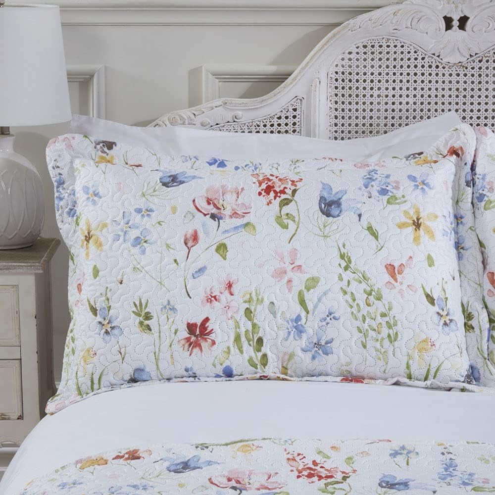 Emma Barclay Spring Meadow Blommigt Quiltat överkastset Spring Meadow Överkast Dubbelsäng Multi, polyester Emma Barclay sängar och filtar