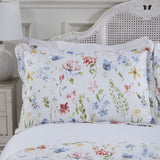 Emma Barclay Spring Meadow Blommigt Quiltat överkastset Spring Meadow Överkast Dubbelsäng Multi, polyester Emma Barclay sängar och filtar
