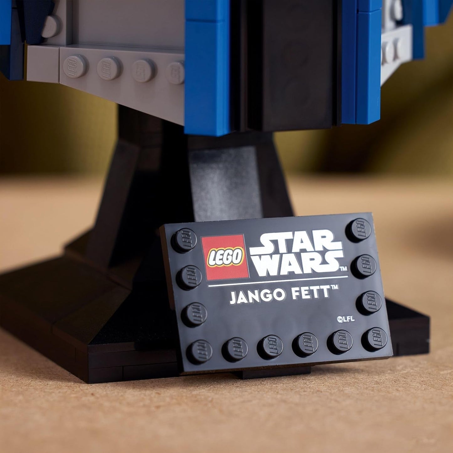 LEGO Star Wars 75408 Jango Fett hjälm - Mandalorian Byggset för vuxna - Modell med stativ, namnskylt och justerbar antenn - Present för Attack of the Clones Fans Byggset Besuche den LEGO-Store