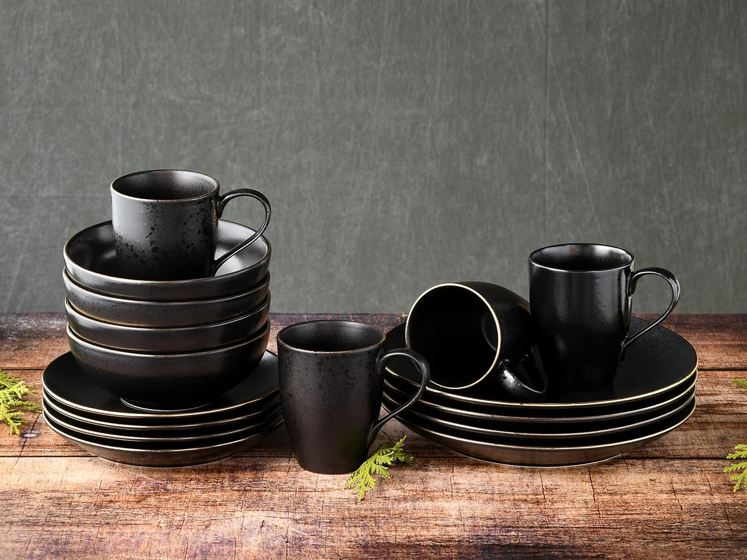CreaTable, 22699, Industrial Gold BLACK Series, 16-delat servisset för 4, Porslin Combo Service, Diskmaskin och Mikrovågssäker, Kvalitetstillverkning