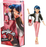 Bandai - Miraculous Ladybug - Docka Marinette Color Change Surprise - Jointed Miraculous Doll, 26 Cm + 3 överraskningar - Slumpmässigt mönster - P50390 Naty Shop Marinette Dolls