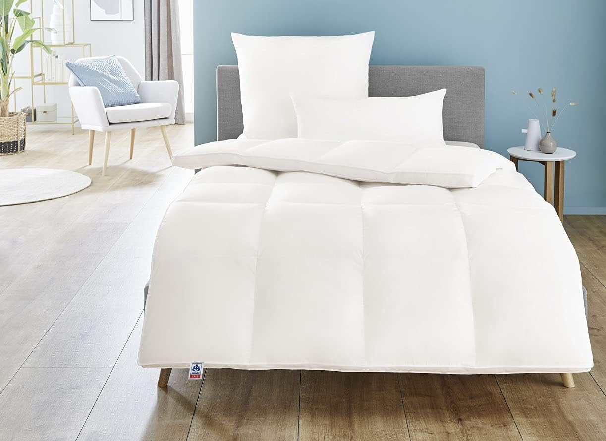 Irisette Nora duntäcke Lätt sommartäcke med 100% bomullsöverdrag, 100% klass I dunfyllning, 135 X 200 cm, Oeko-Tex certifierad, tillverkad enligt tysk kvalitetsstandard Täcken och täcken Naty Shop Warm 155 X 200 Cm