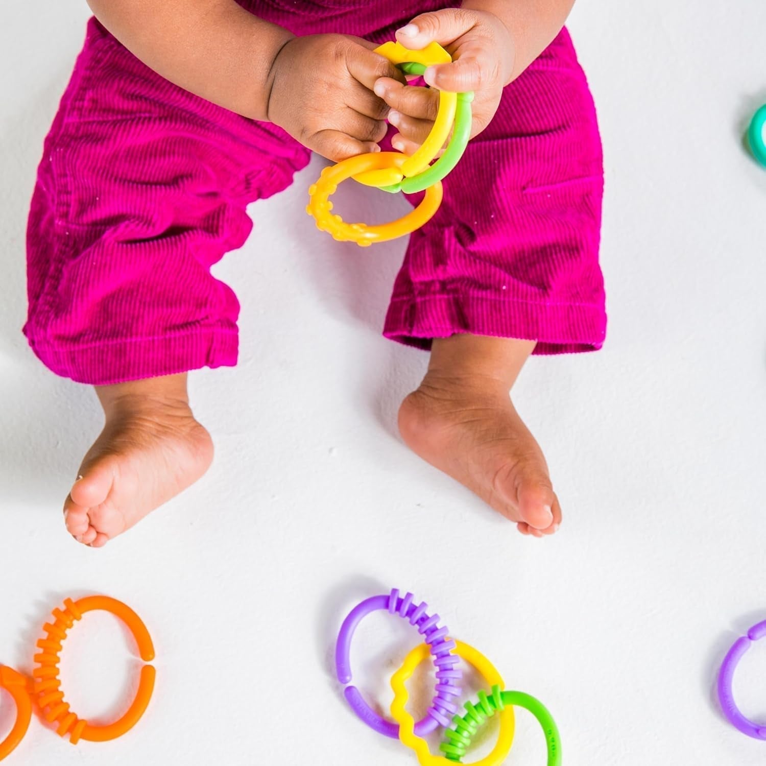 Ljusa startar, Oball, Kedjekopplingslänkar för barnvagnar, Massor av länkar, Vikbar, Lätt att fästa, Lätt att rengöra, Perfekt för resor Bebe Toys Naty Shop
