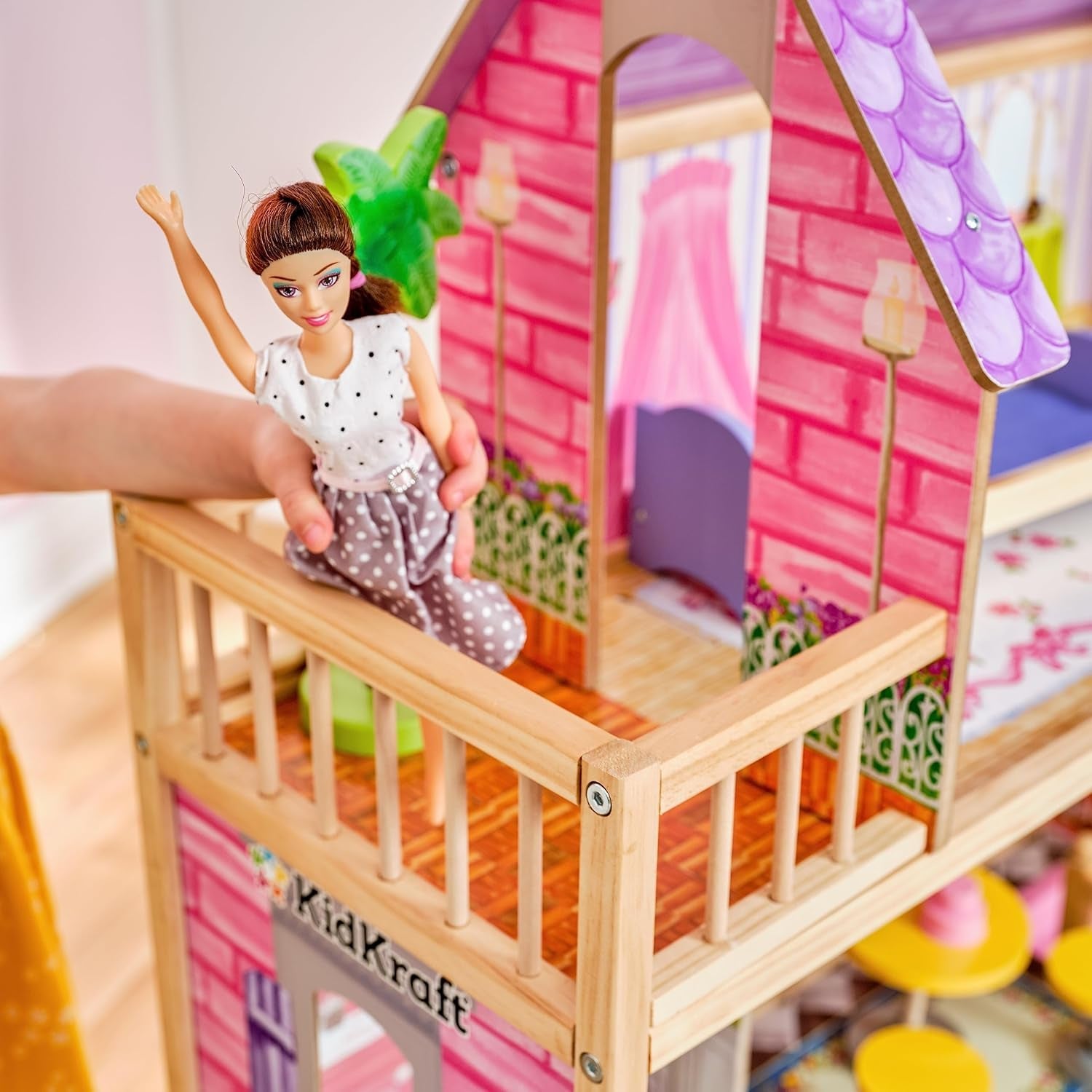 KidKraft Kayla dockhus i trä med möbler och tillbehör, 3-vånings lekset för 30 cm docka, leksak för åldrarna 3 och uppåt, 65092 - exklusivt på Amazon