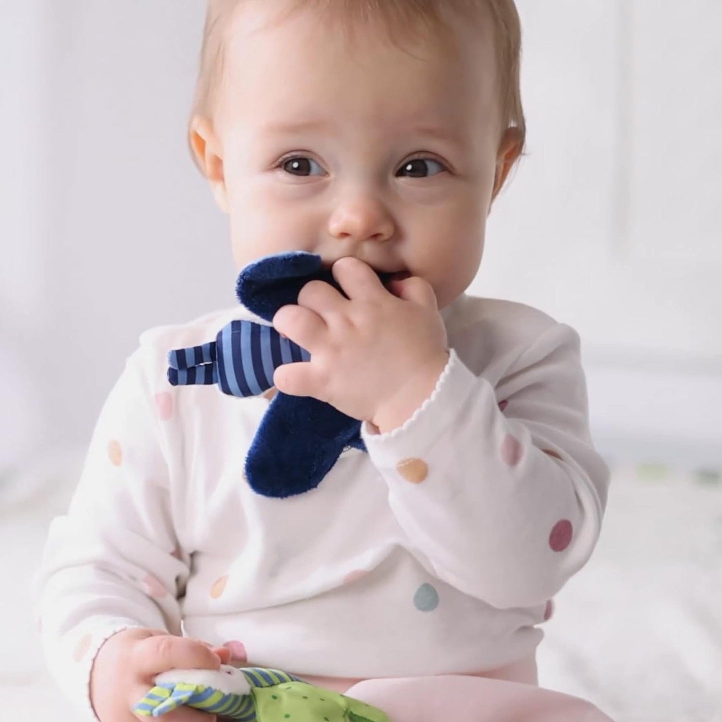 Fehn sprakande sjöstjärna - babyleksak att ta tag i och leka & sprakande leksak för spädbarn och småbarn från 0+ månader & SIGIKID 41179 butterfly grab leksak röd gröna stjärnor Baby Toys Naty Shop