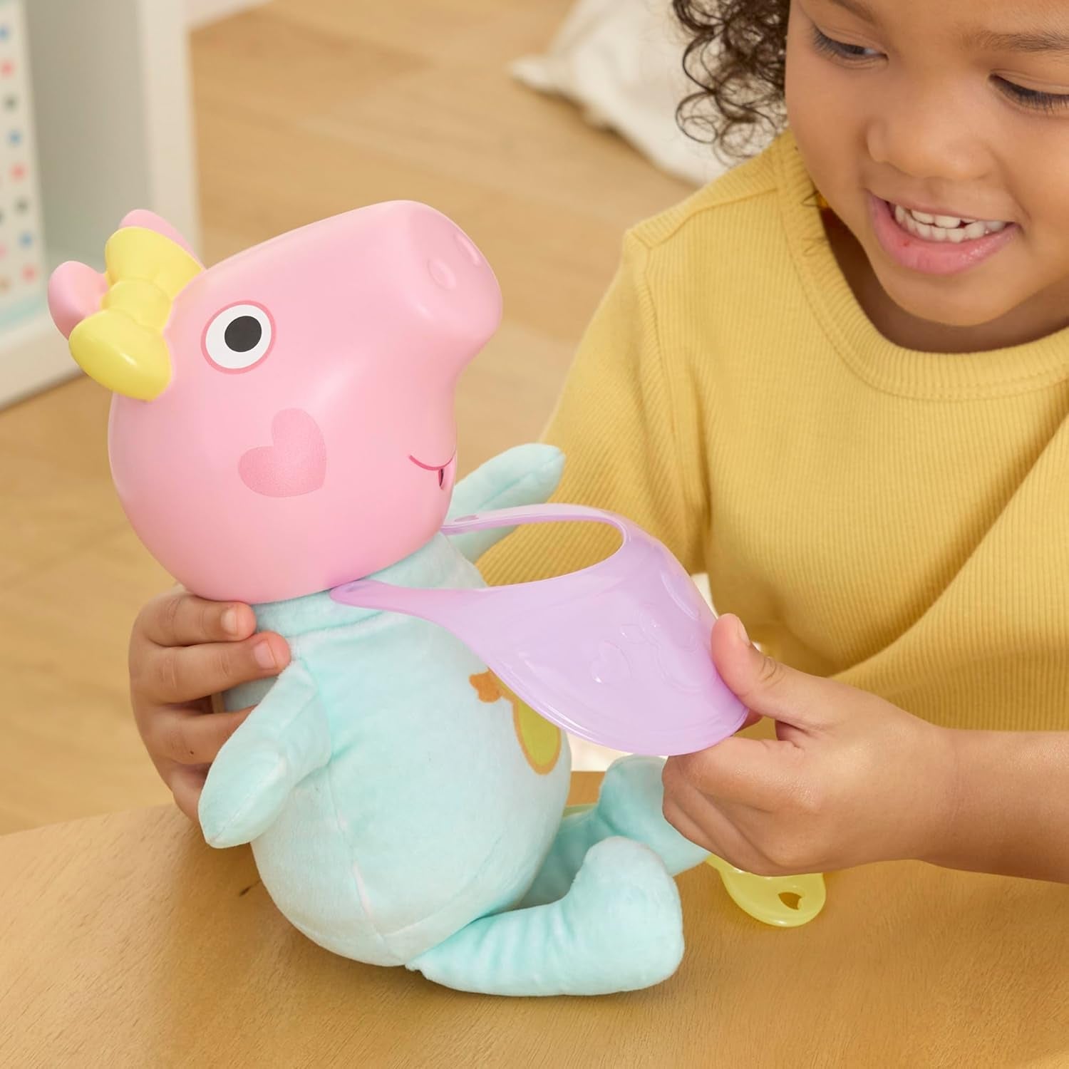Peppa Pig 28 cm Evie Interactive Doll med 20 ljud och många funktioner, leksaksset för barn 3 år och uppåt