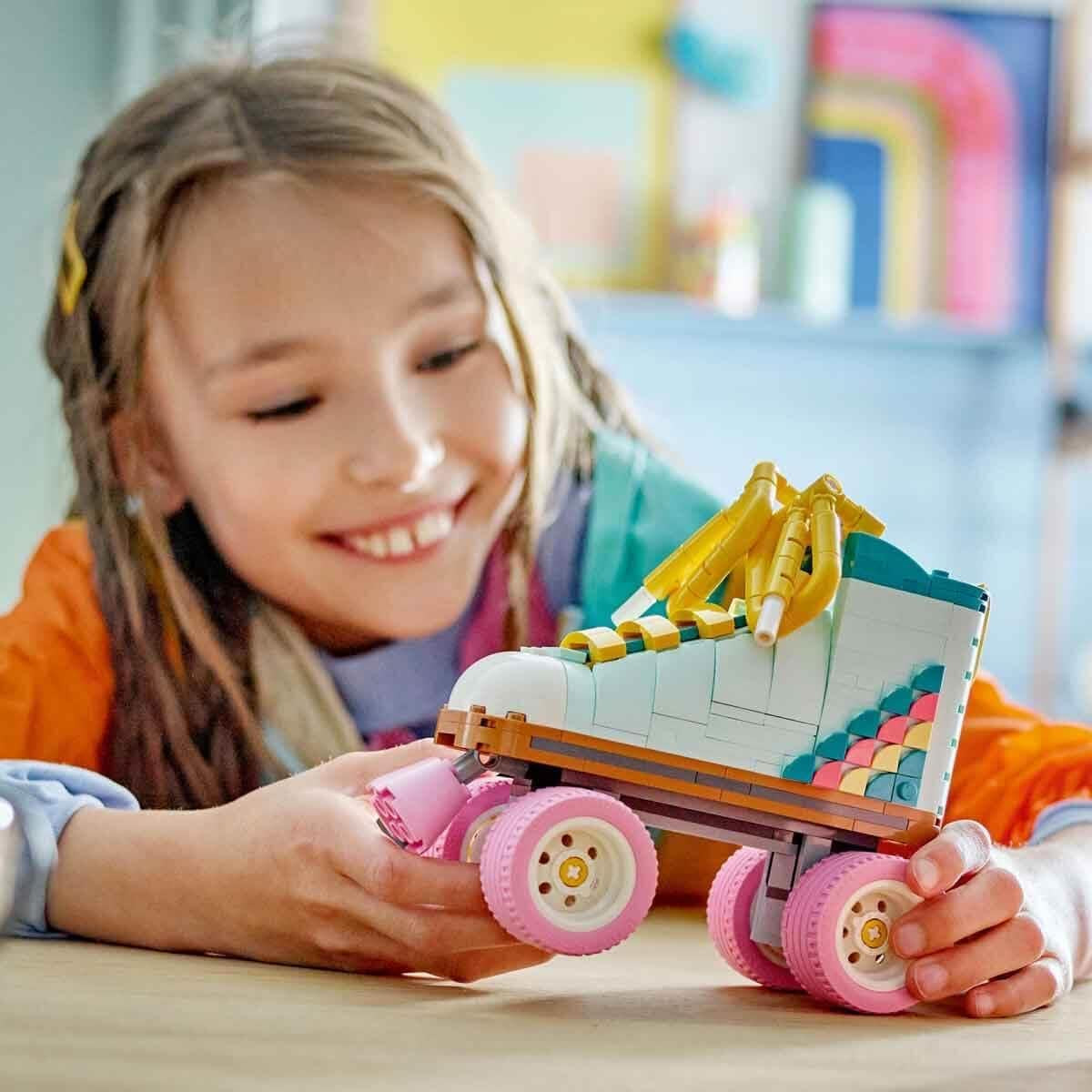 LEGO Creator 3In1 rullskridskoleksak för flickor och pojkar med miniskateboard och bombox, retro sovrumsinredning, födelsedagspresent för 8 år 31148 Byggset Besuche den LEGO-Store