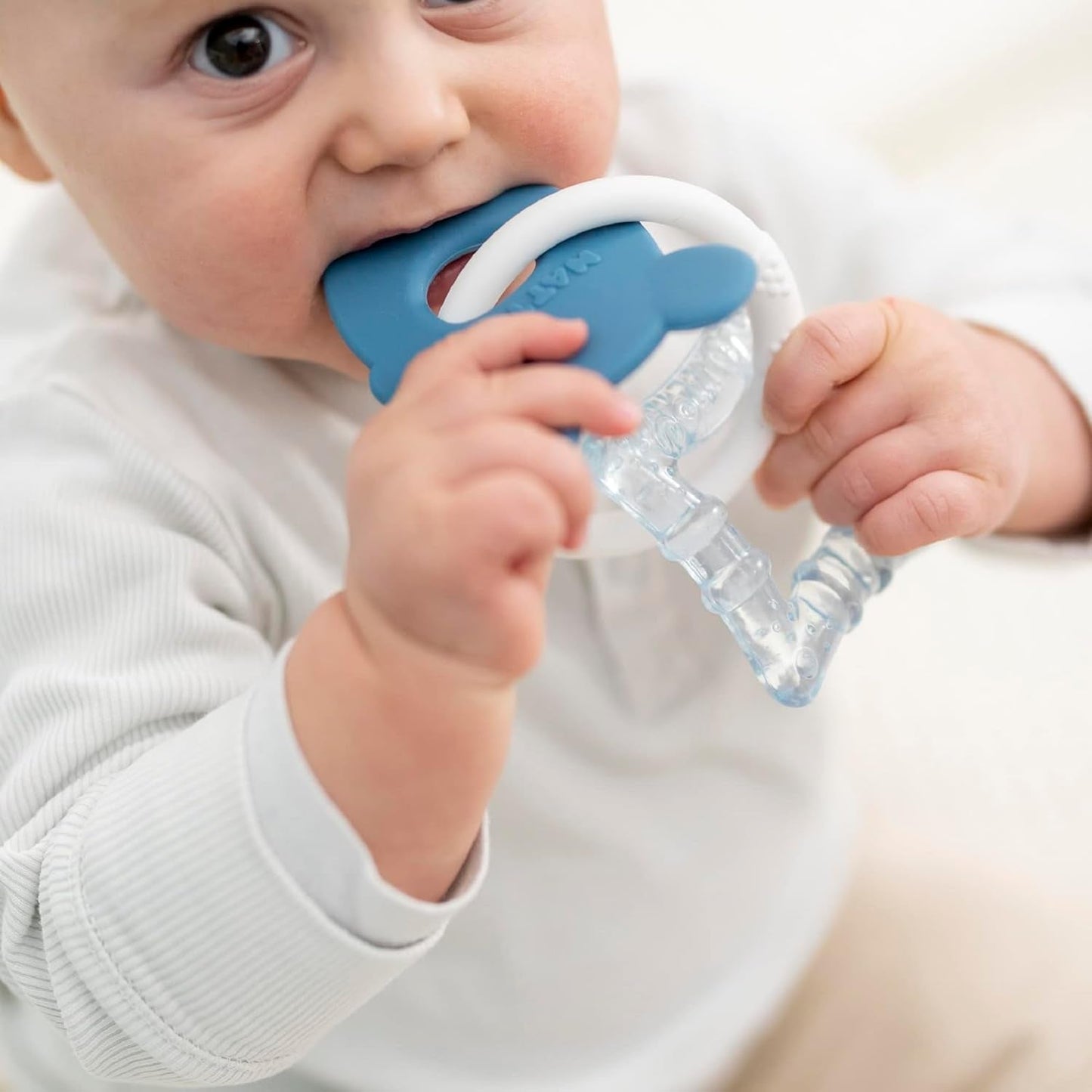 Nattou Silicone Cooler Bandring, Mus, Vattenfylld, BPA-fri, 13,5 x 10,5 x 15 cm, Silikon, Blå/Vit