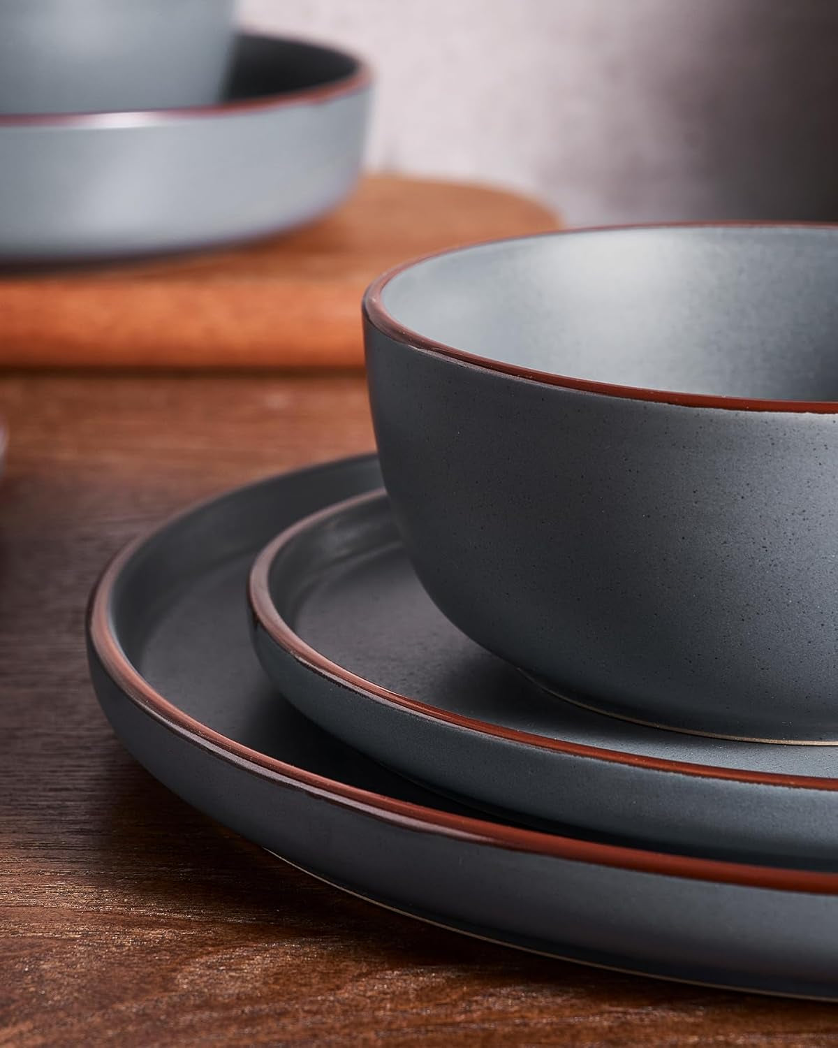 Mercury servisset, 12-delat servisset, 4-personers servisset i stengods med mattallrikar, desserttallrikar, flingskålar, tål mikrovågsugn och diskmaskin, kolgrå