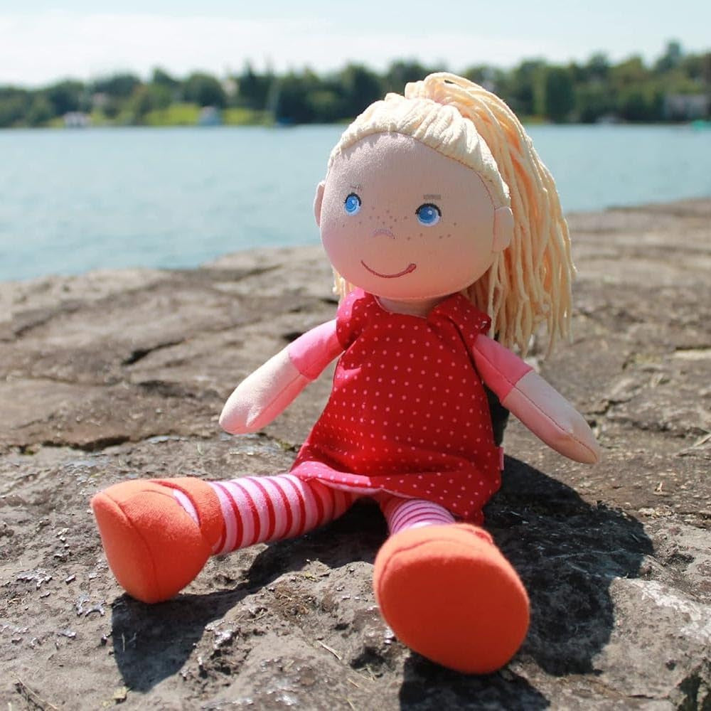 HABA 302108 - Annelie docka, tygdocka med kläder och hår, 30 cm, leksak från 18 månader, röda Dolls Naty Shop