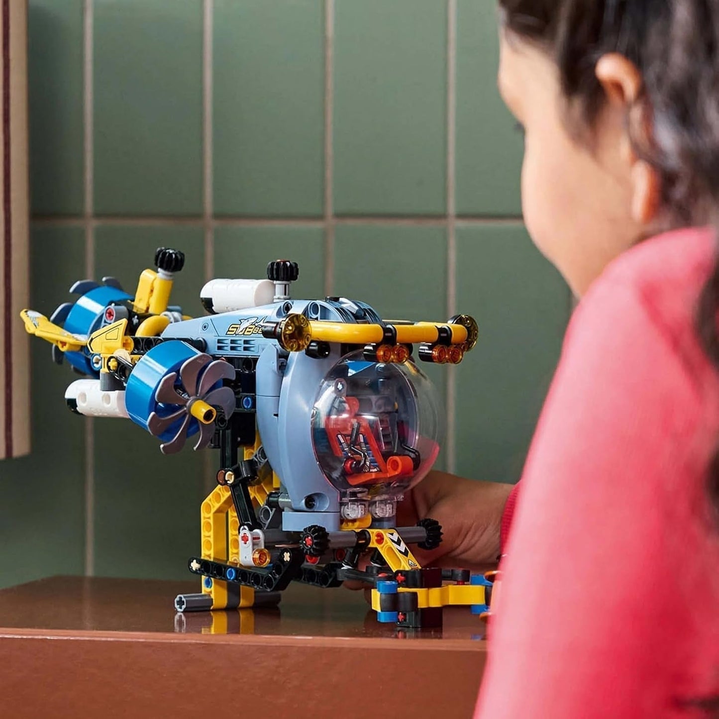 LEGO Technic Deep Sea Explorer Ubåtsbyggande leksak för barn 9 år gamla pojkar och flickor Kreativa födelsedagspresentidéer Byggbart fordon med roterande propellrar 42201 Byggset Besuche den LEGO-Store