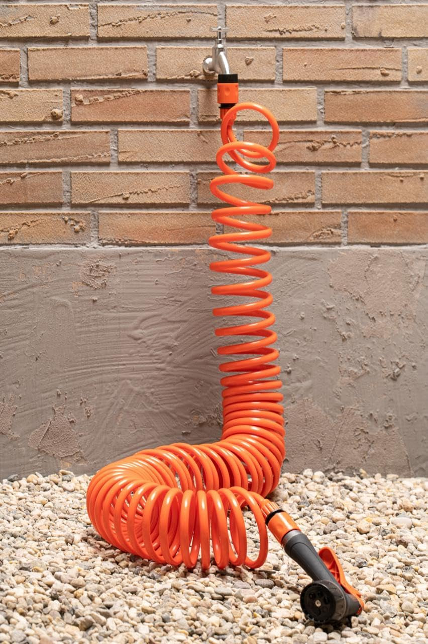 BLACK+DECKER Spiralslang 15M - Trädgårdsslang inklusive trädgårdsspruta och 1/2" kopplingar - Plast - Orange/Svart