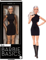 Barbie Basics Model 2 Samlardocka med blont hår, svart miniklänning och gladiatorstövlar, en storlek passar alla mode, ledad kropp och utbytbart huvud, JBH71