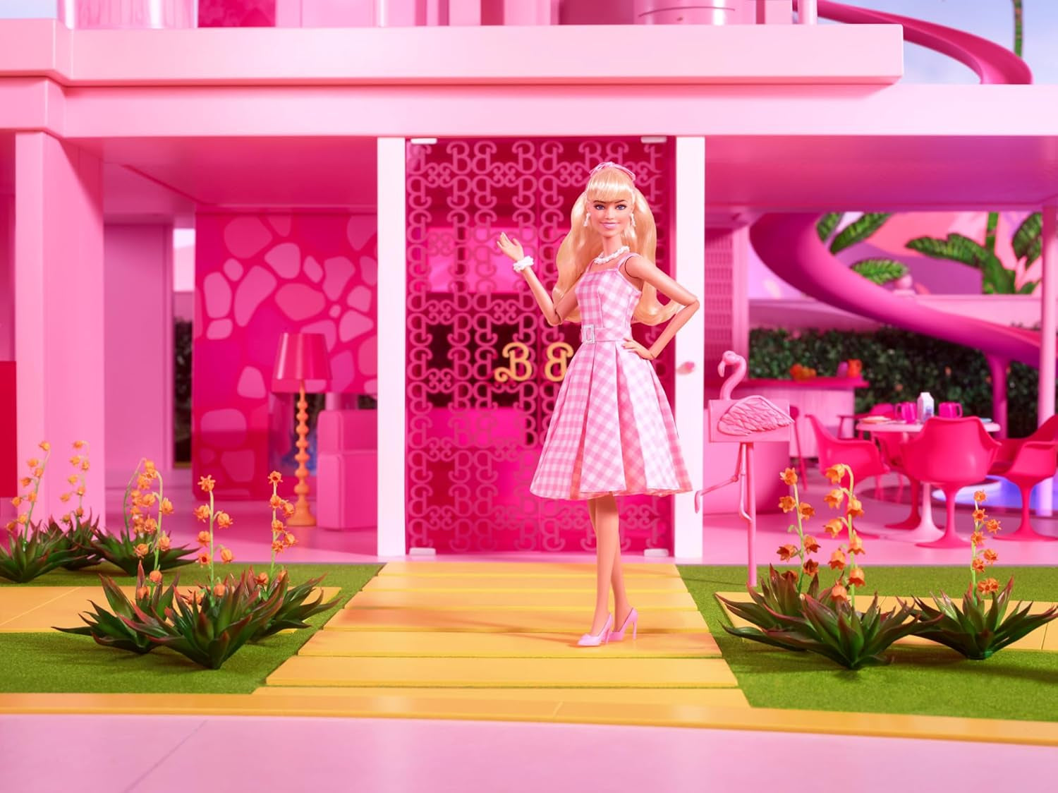 Barbie Doll Filmdockan i rosa och vit klänning och tusensköna halsband Margot Robbie Samlarleksak för 3 år HPJ96