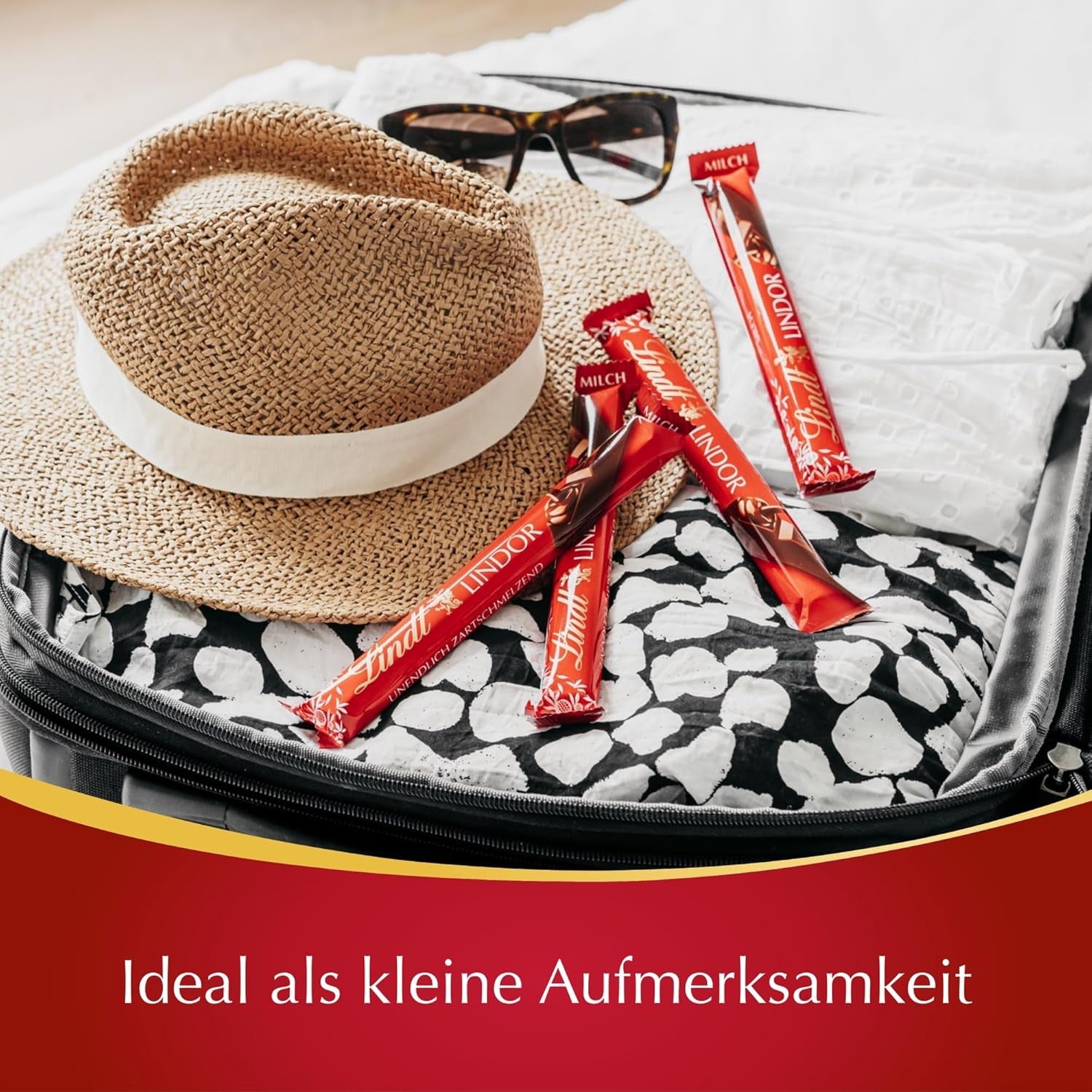 Lindt Choklad | LINDOR mjölkchokladstavar, Kampanjerbjudande | 100g | 4 LINDOR mjölkchokladkakor med fyllning som smälter i munnen | Chokladstavar (förpackning med 3)