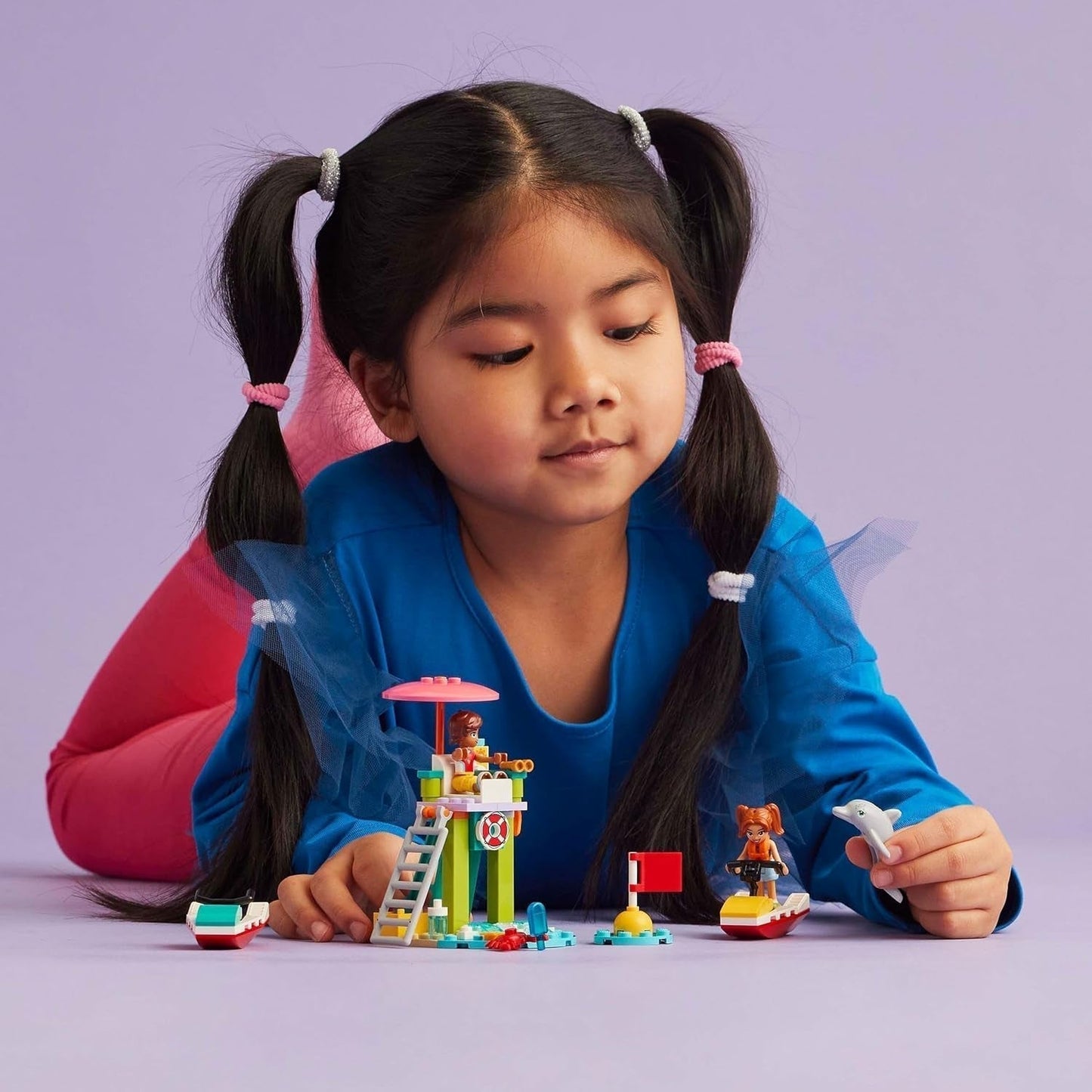 LEGO Friends livräddare observationstorn med vattenskotrar, barnleksak, presentidé för flickor och pojkar från 5 år med 2 figurer och en delfin, vattenskoterleksak 42623 Byggset Besuche den LEGO-Store