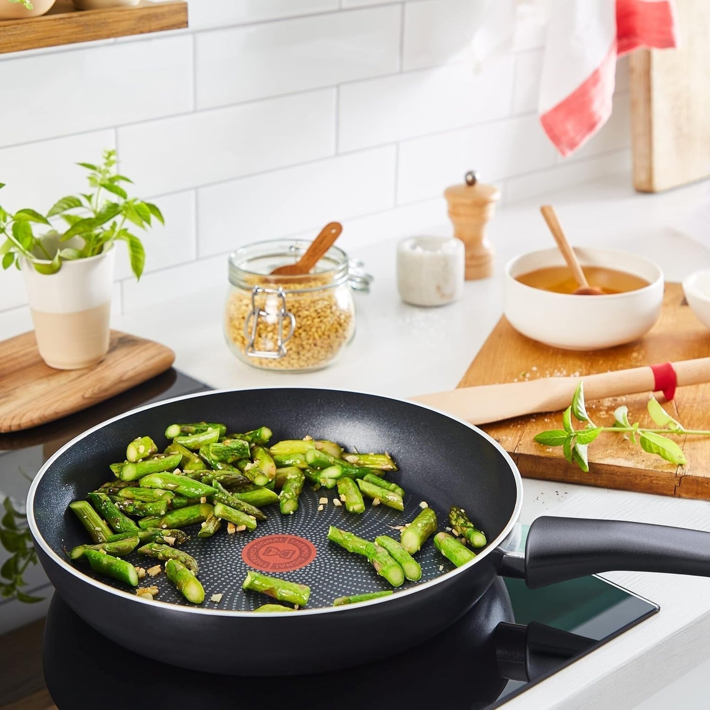 Tefal C27808 Generös kokpanna 32 cm, non-stick beläggning, Thermo-Fusion bas, alla typer av induktionshällar Grytor och stekpannor Naty Shop